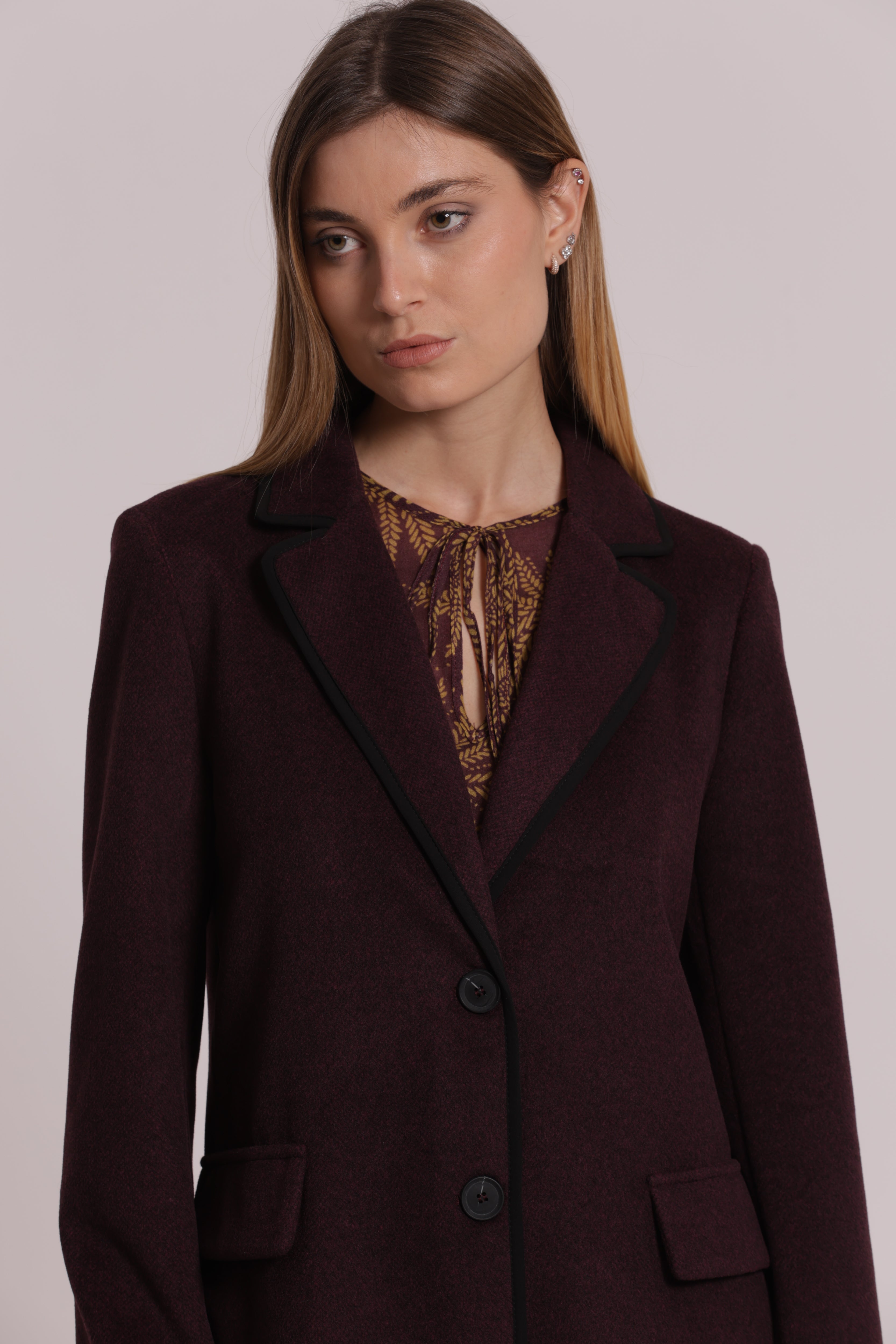 Mimi Mua Baronetto Sfoderato Con Dettagli Neri Cappotto Prugna Leggero