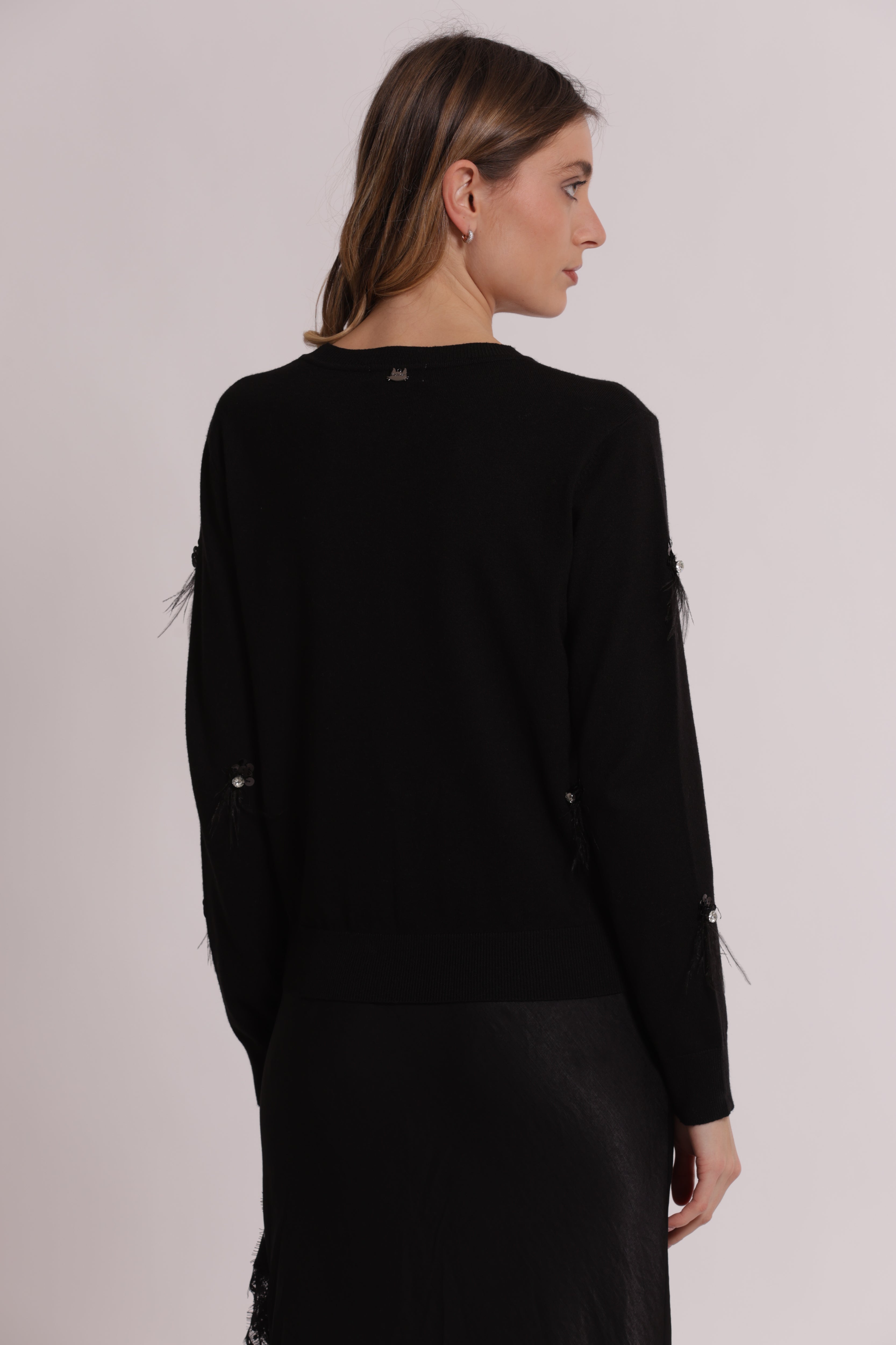Mimi Mua Maglia Scollo Tondo con Piume Nera
