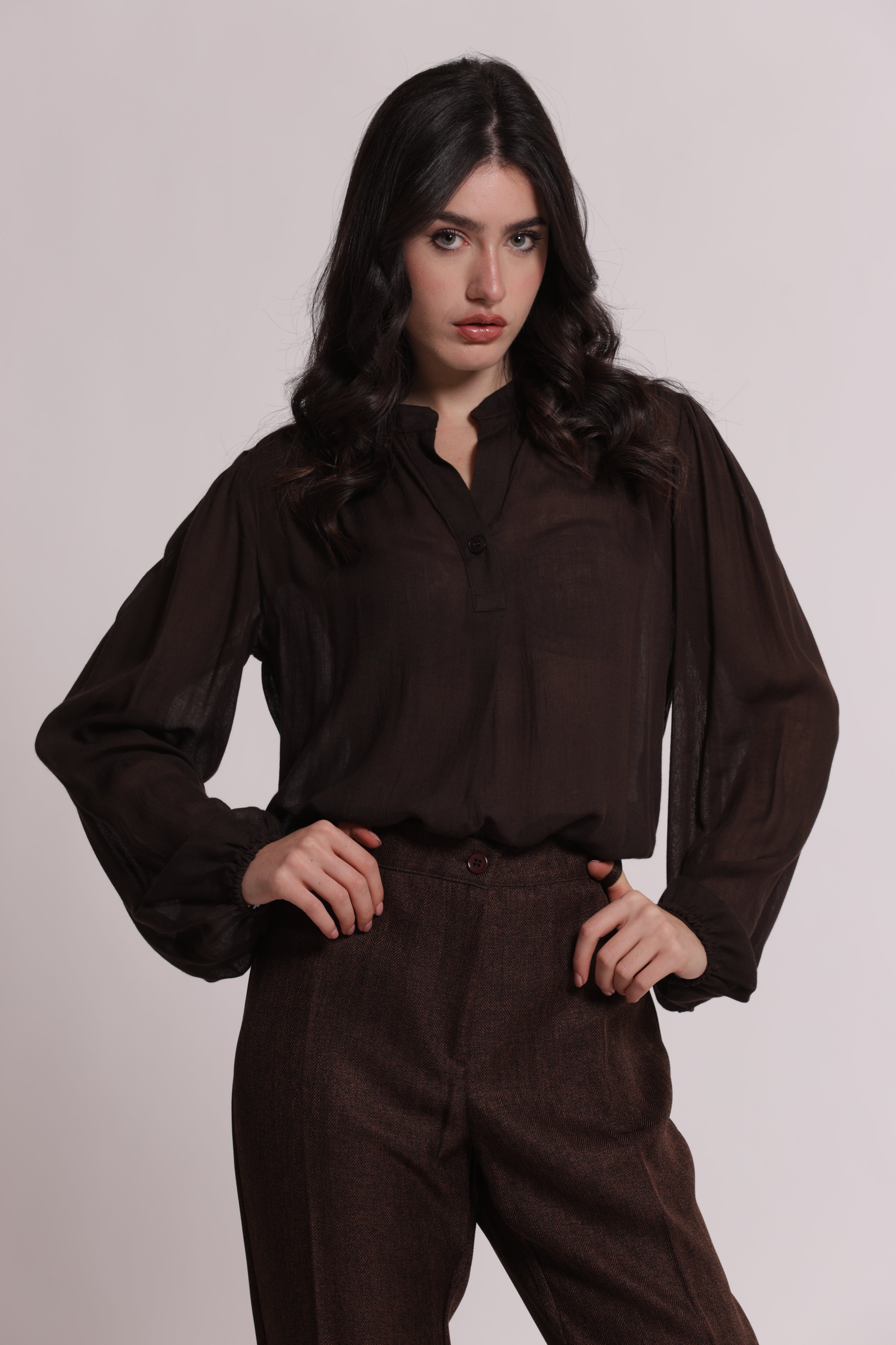 Mimi Mua blusa scollo V garza viscosa nero