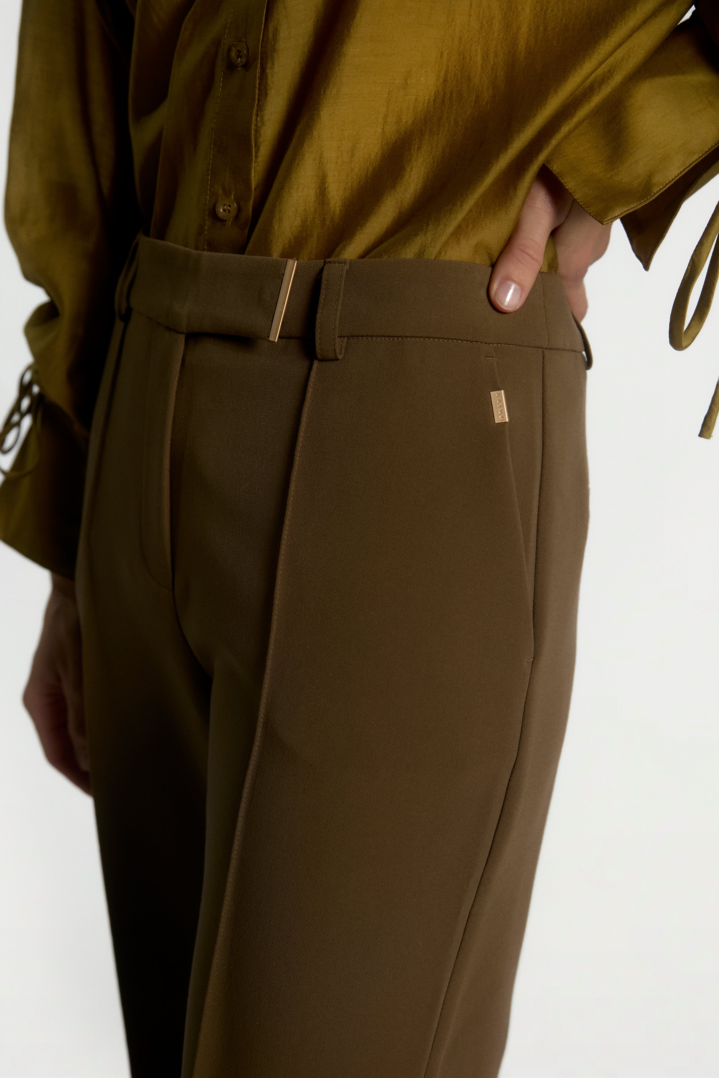 Aaiko Chantalle pantaloni verdi gamba larga