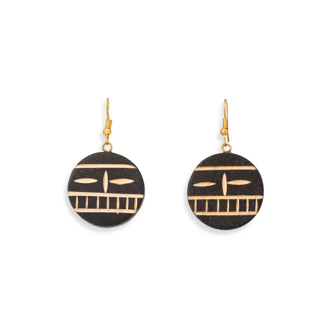 On Earth Jill orecchini in legno naturale incisi 4 cm