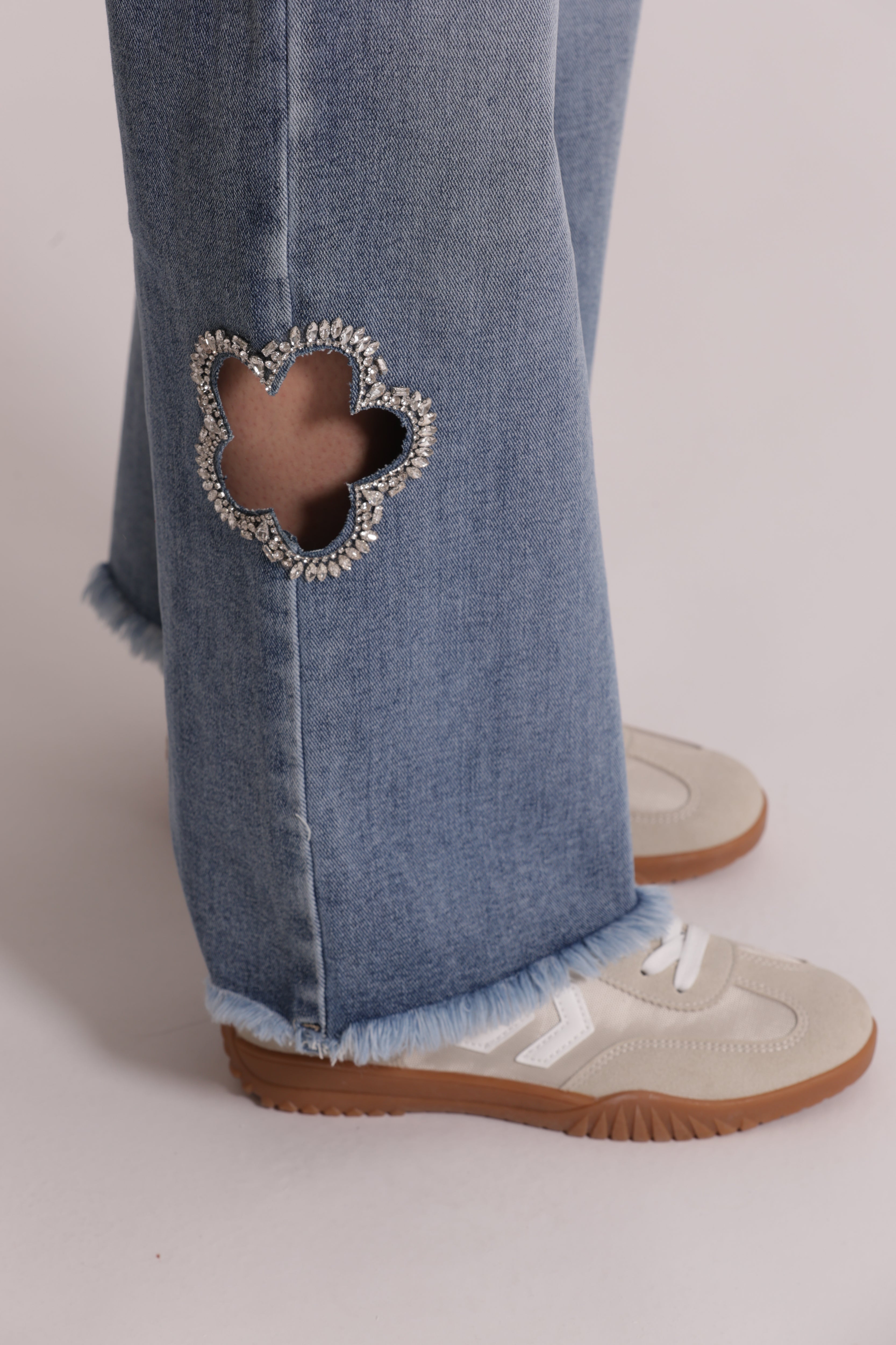 Mimi Mua Jeans Marine blu medio con cut-out gioiello
