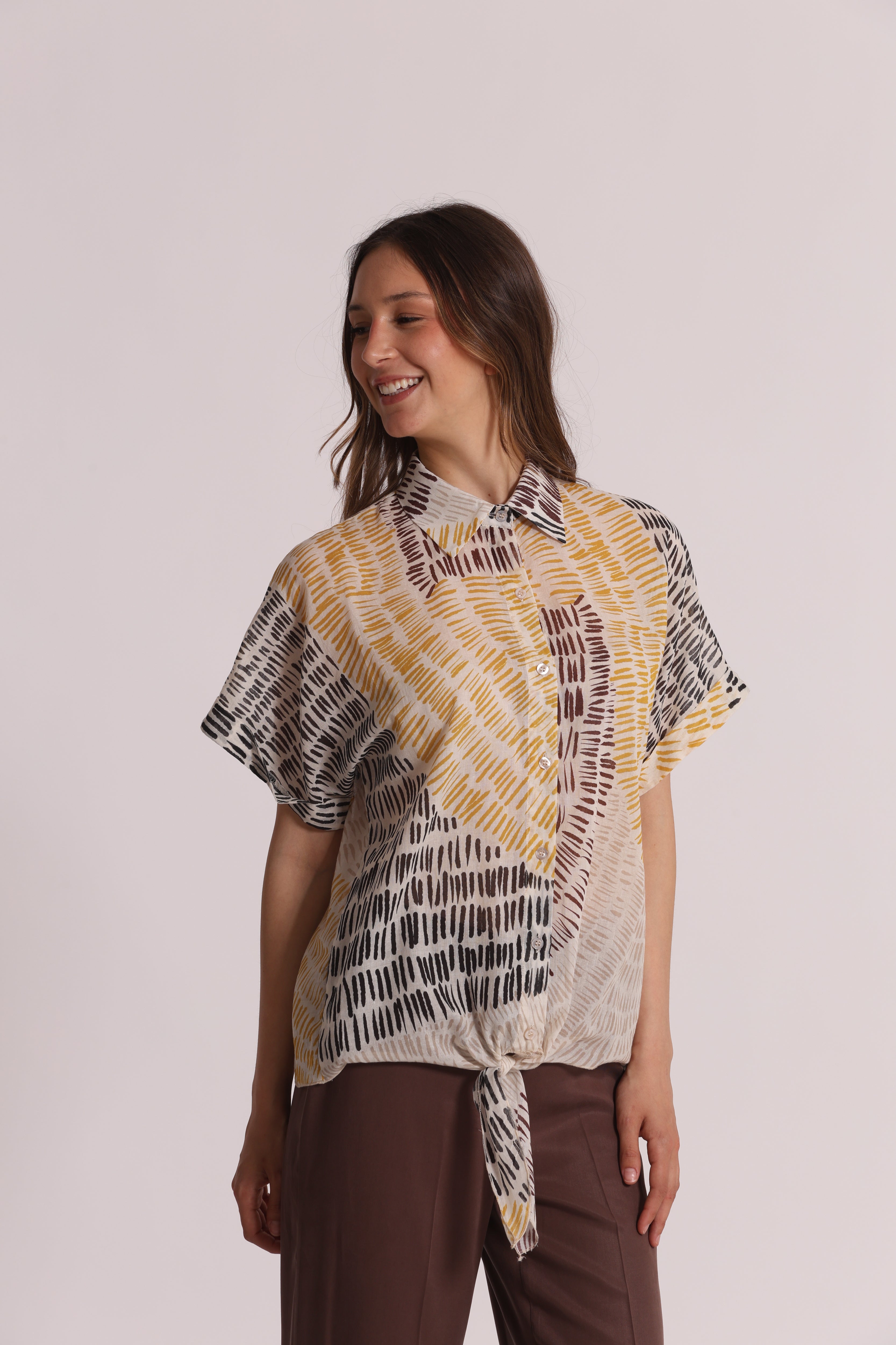 Mimi Mua Camicia Cropped in Fantasia Graffio marrone cotone