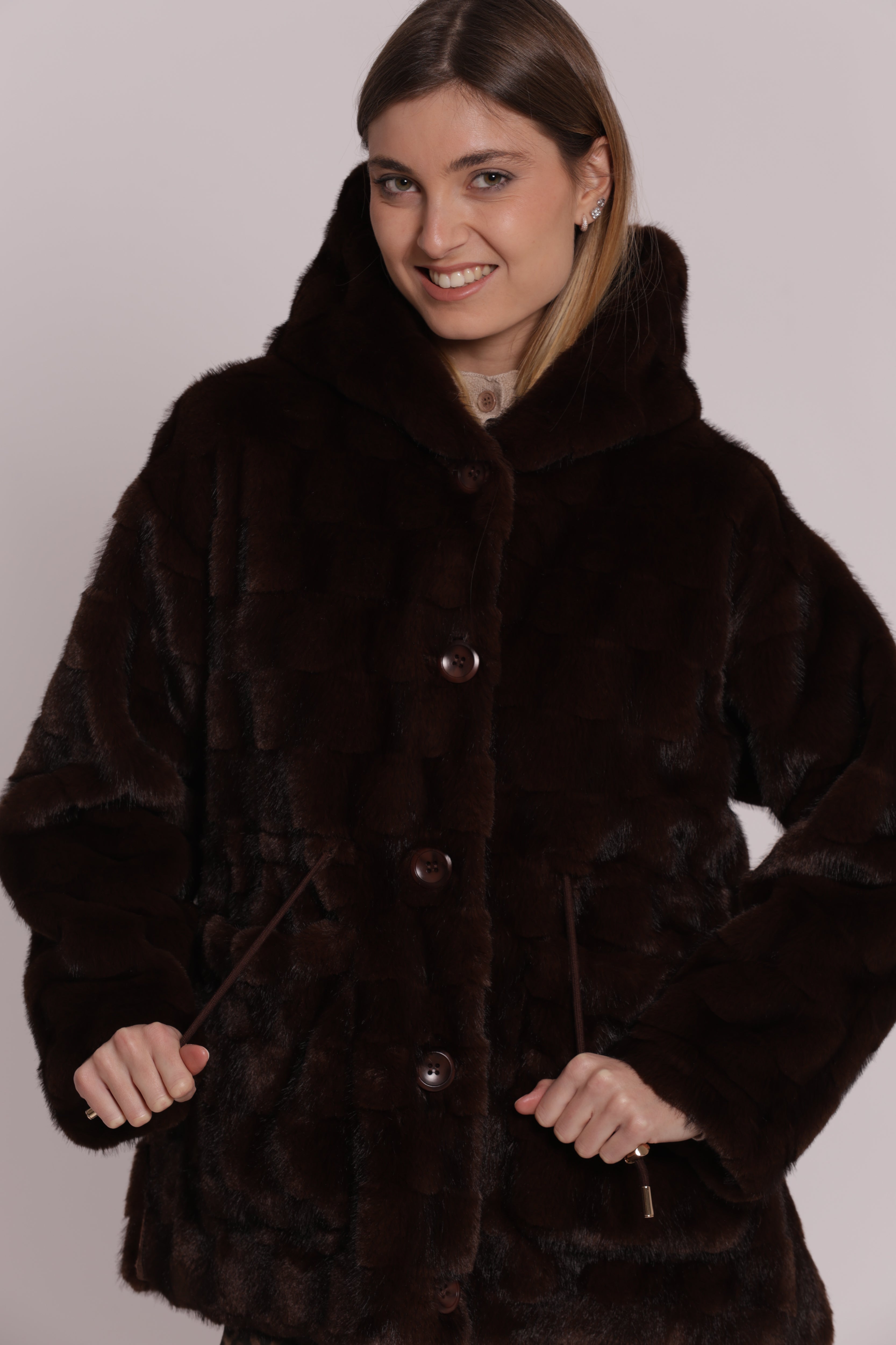 Mimi Mua Cappotto Effetto Pelliccia con Coulisse nero