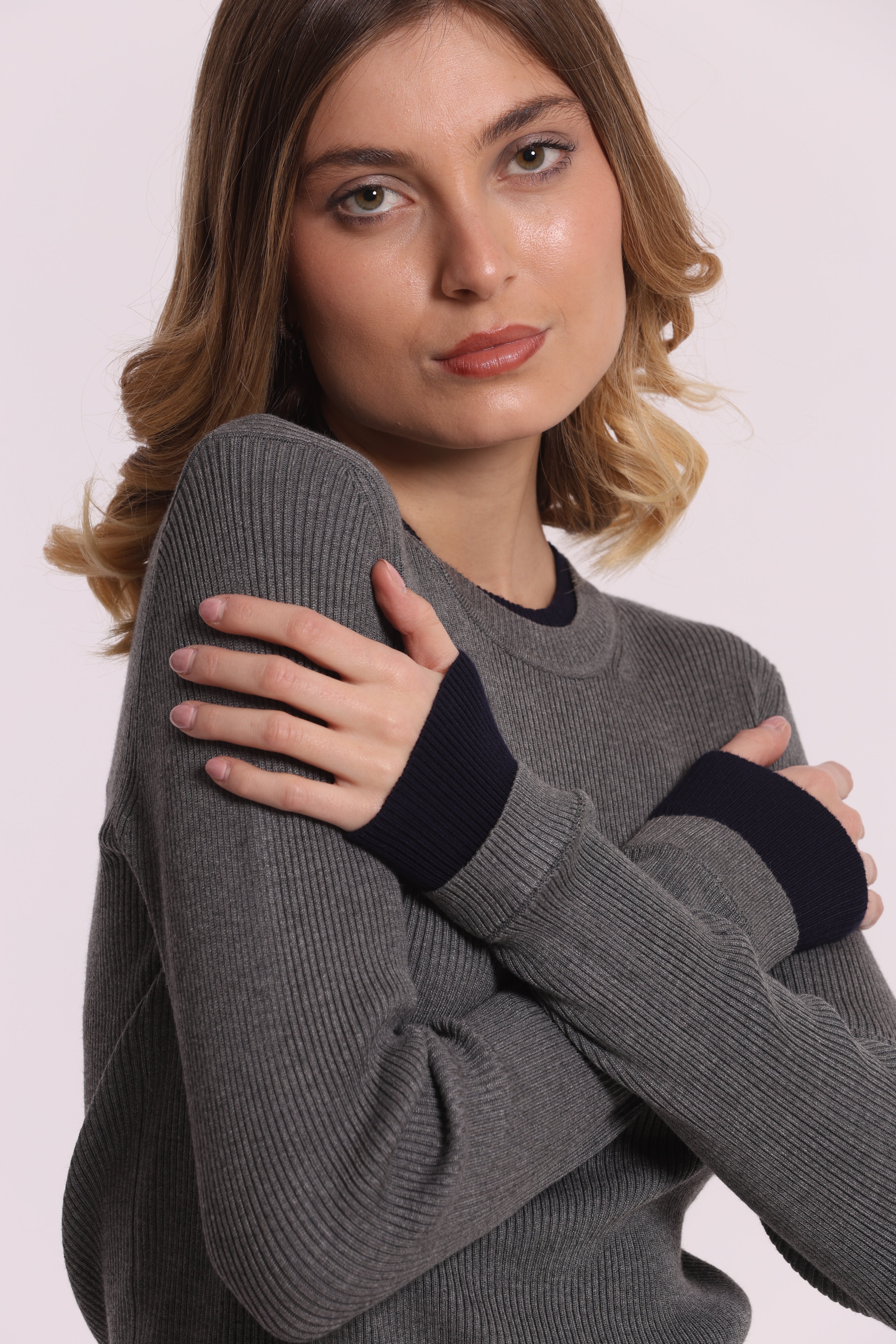 Mimi Mua Bicolor Scollo Tondo Maglia in Viscosa