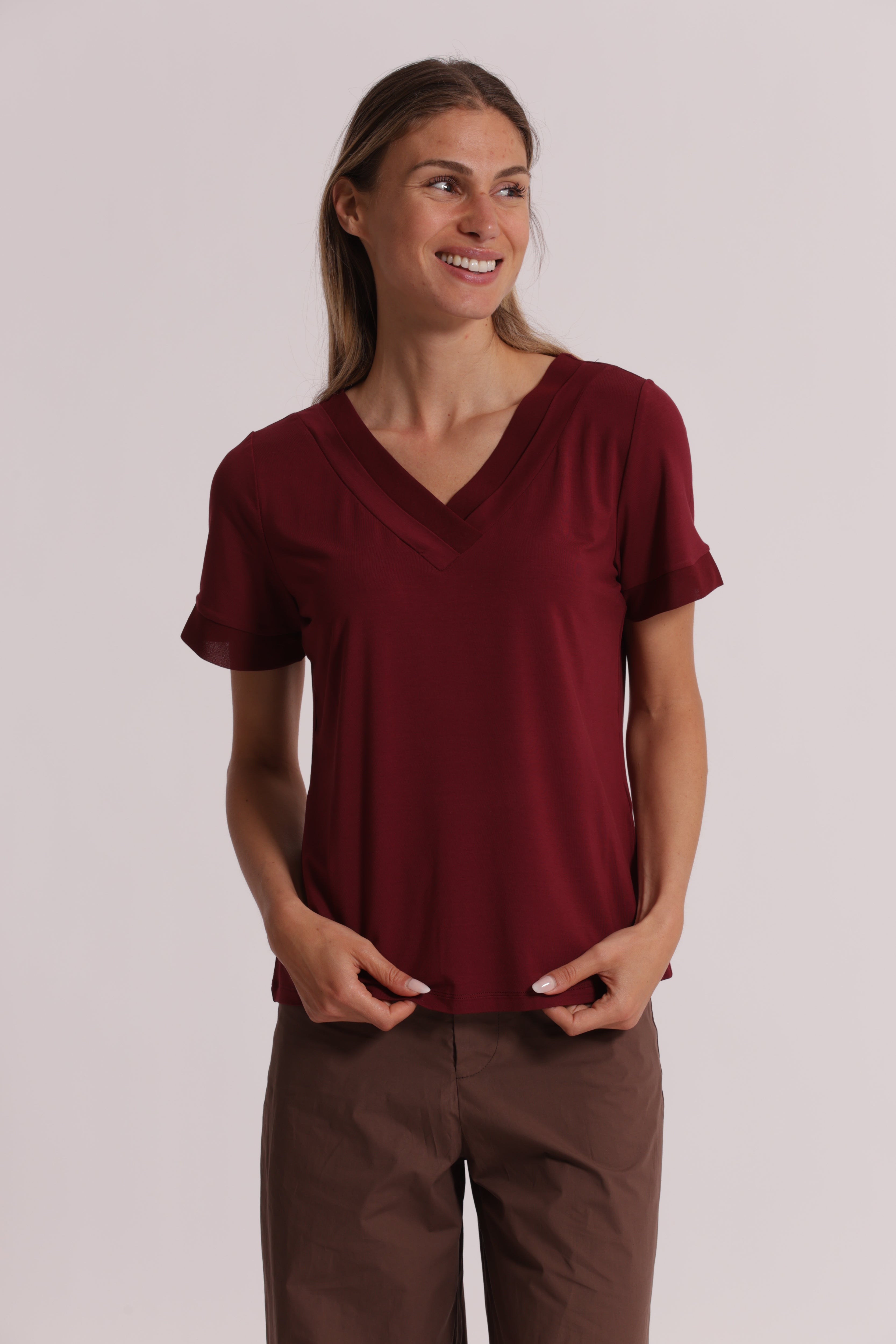 Mimi Mua Scollo a V con Dettagli in Georgette T-Shirt Nera Viscosa