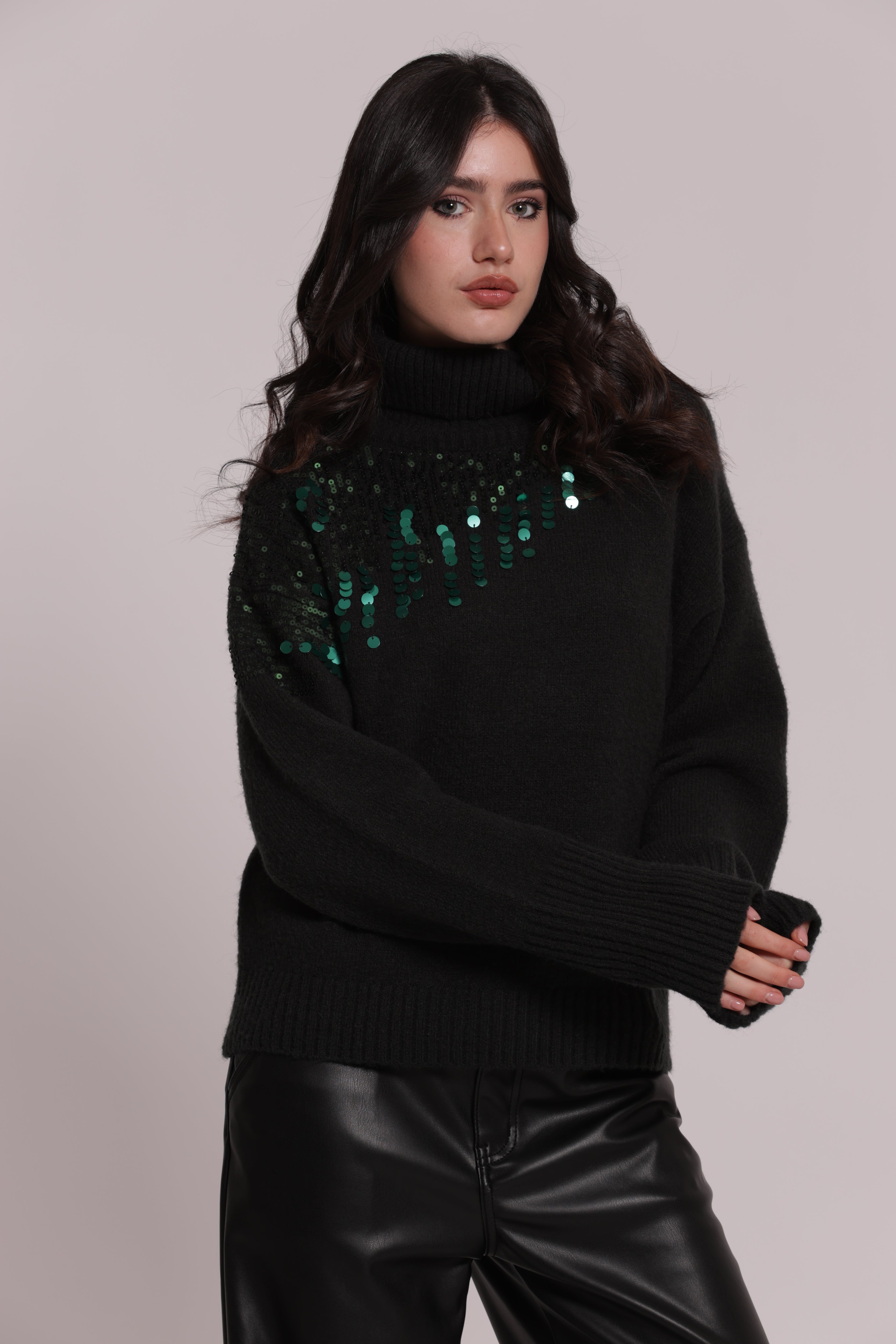 Mimi Mua Cascate Paillettes Maglia Collo Alto Nera