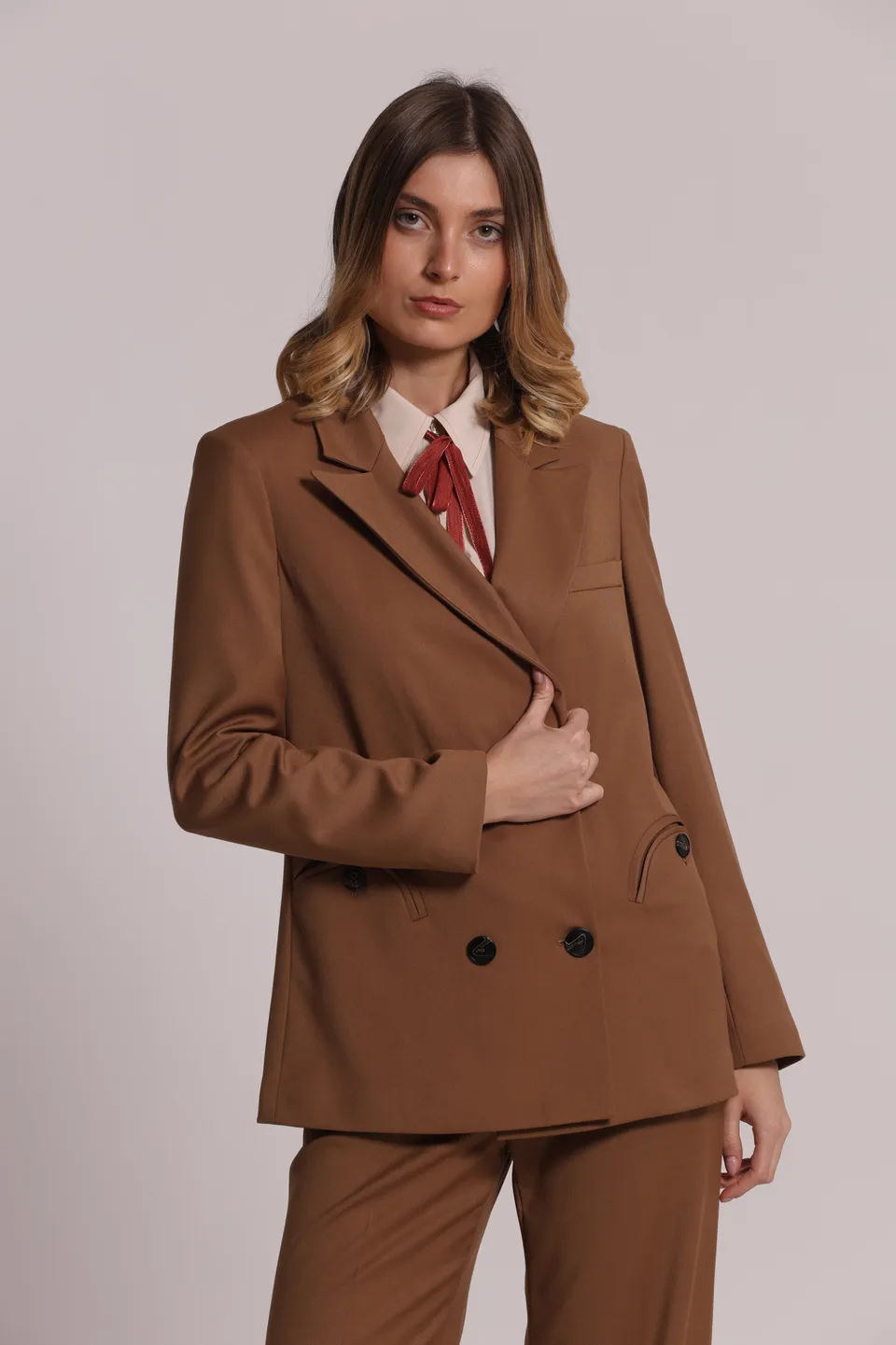 Mimi Mua giacca lunga doppio petto nera elegante