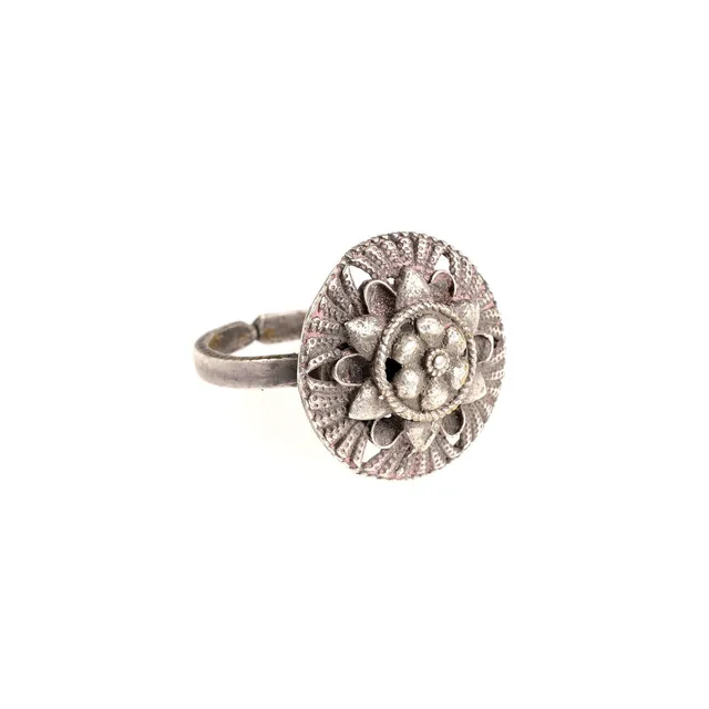 On Earth Cooperative Collection Ascolto anello ottone argentato regolabile