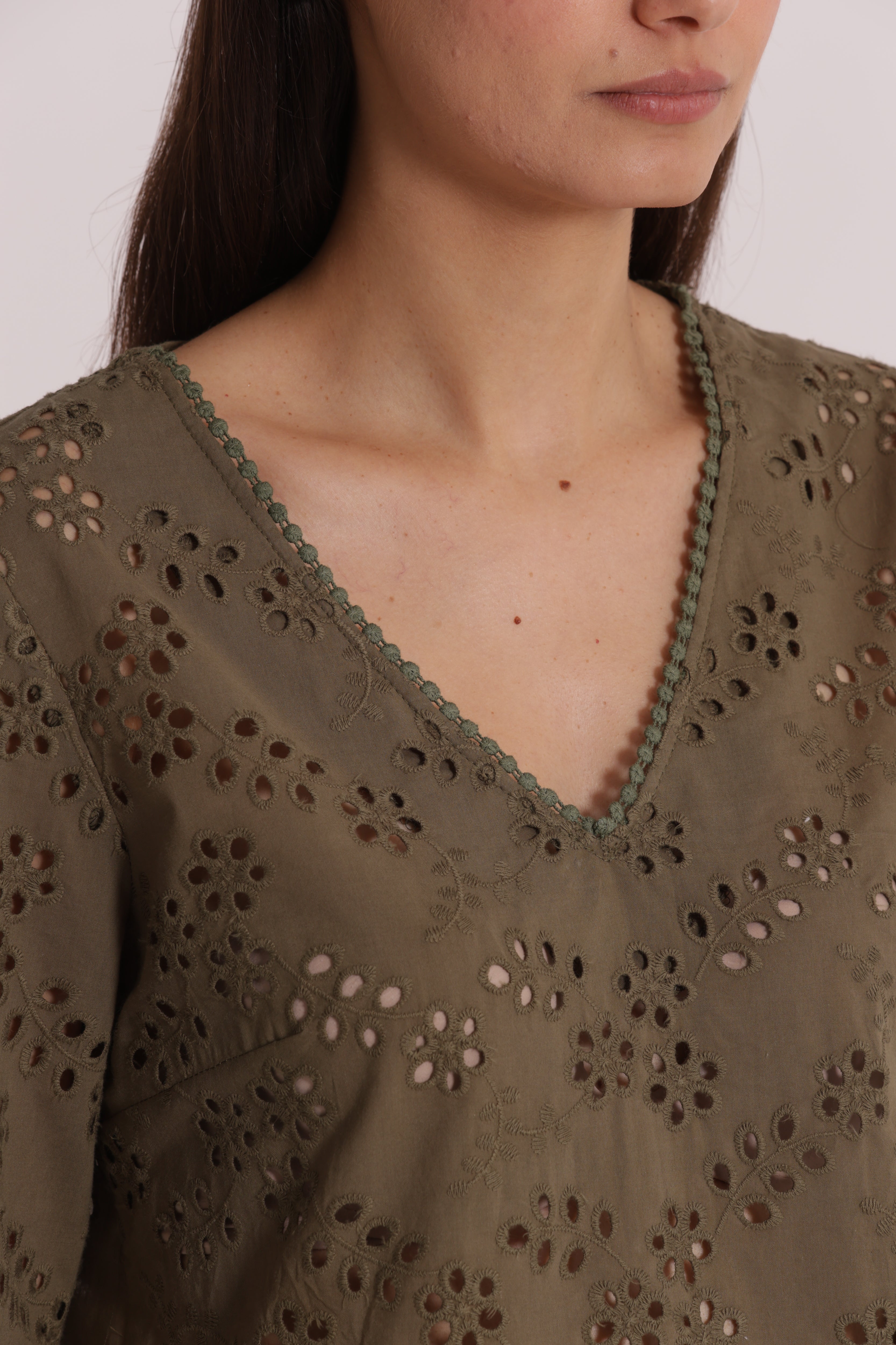 Mimi Mua blusa scollo V sangallo bianco cotone