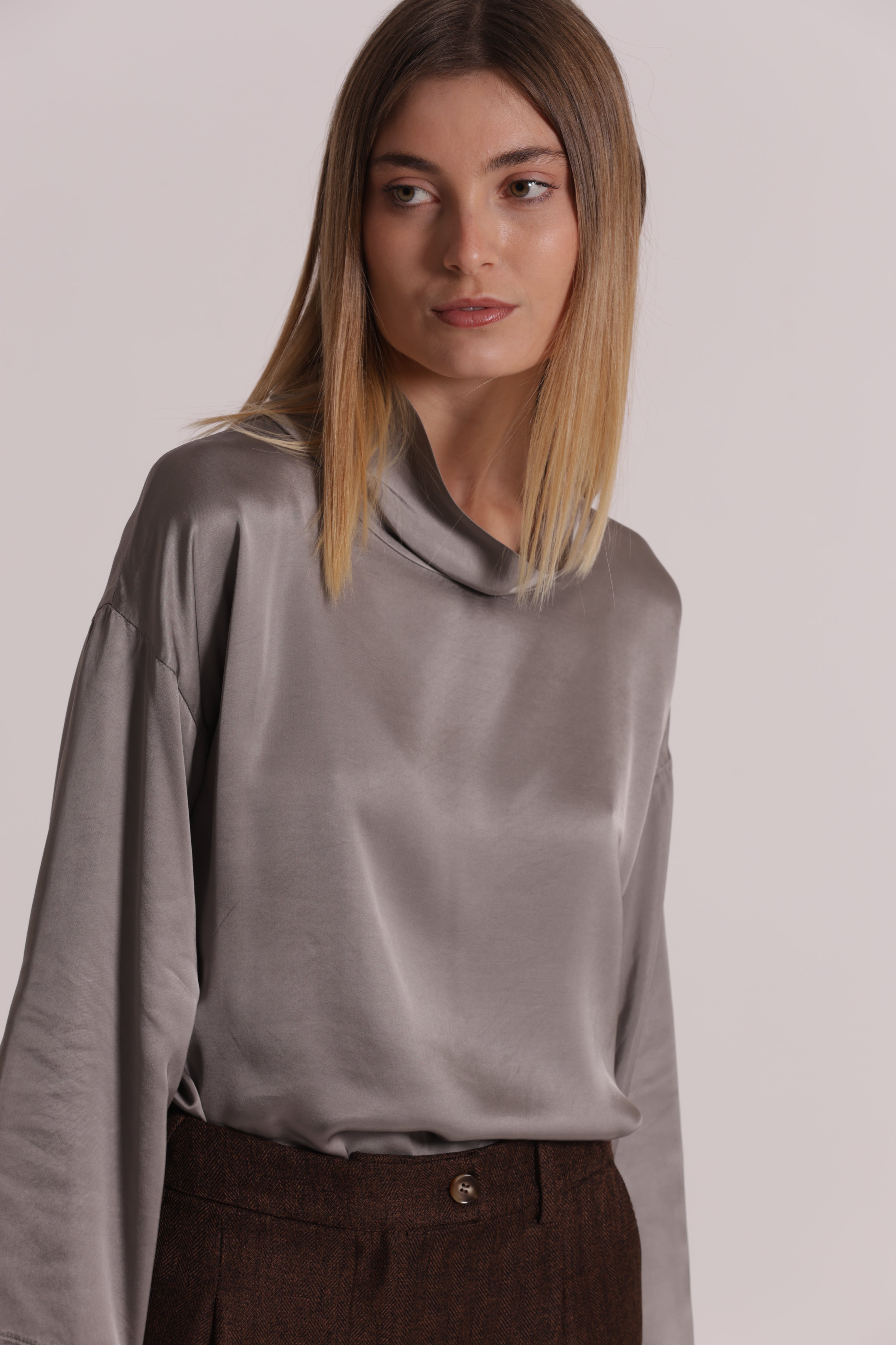 Mimi Mua blusa over in raso di viscosa panna