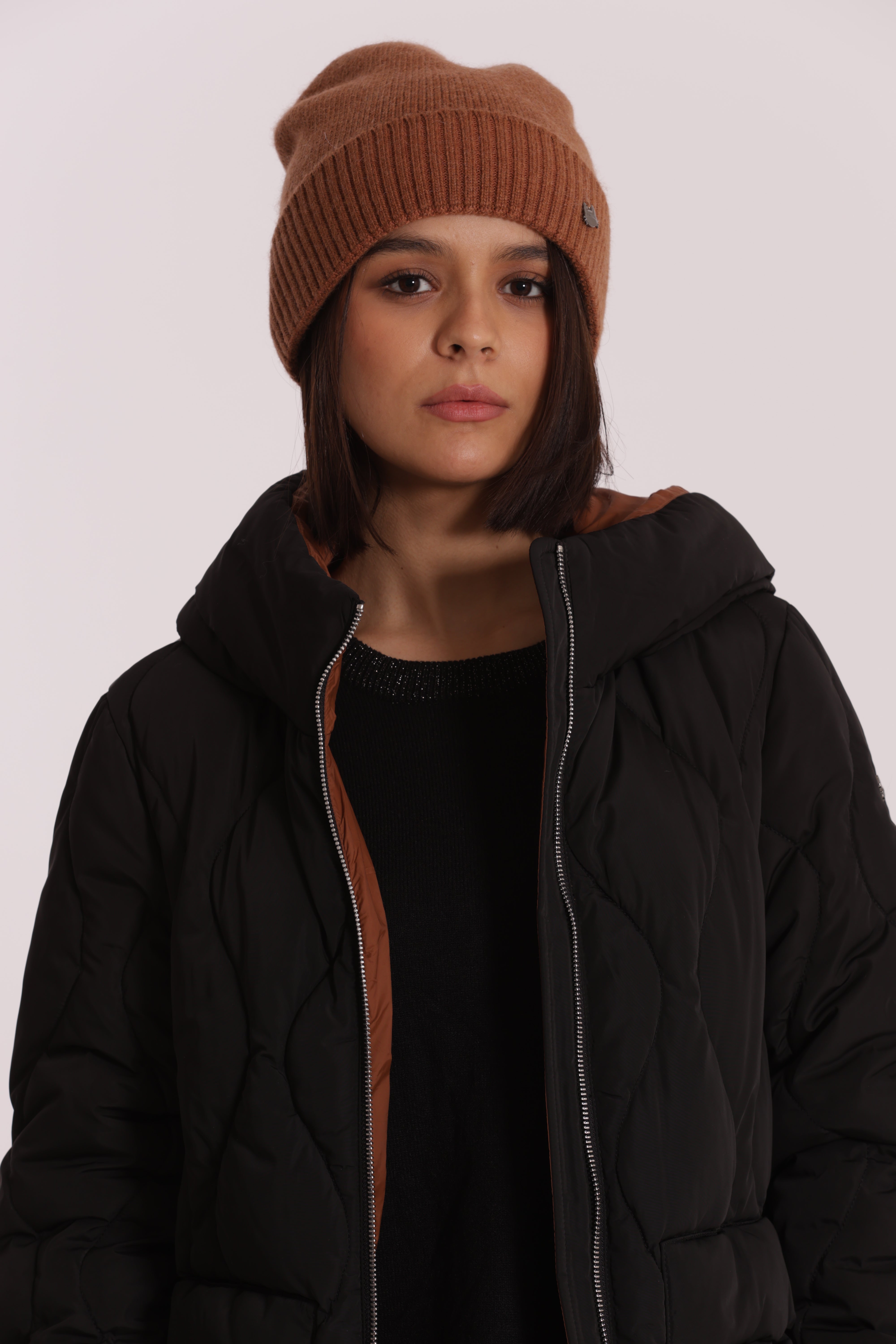 Mimi Mua Berretto tinta unita con risvolto cappello nero caldo